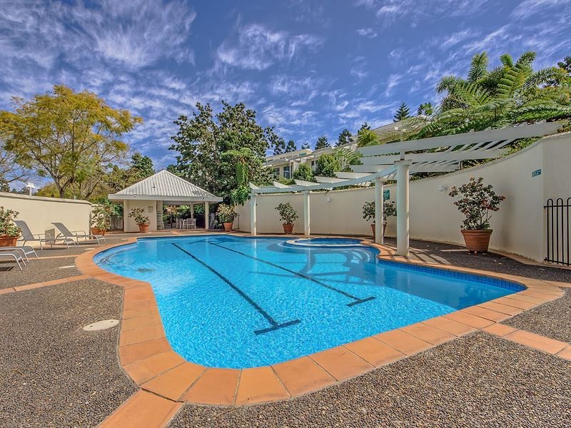 1121 ‘Spring Terraces’, Ross Street, Benowa QLD 4217
