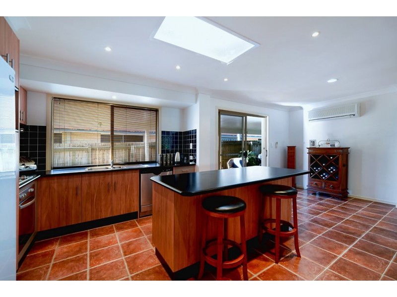 8 Lothian Avenue, Sorrento QLD 4217