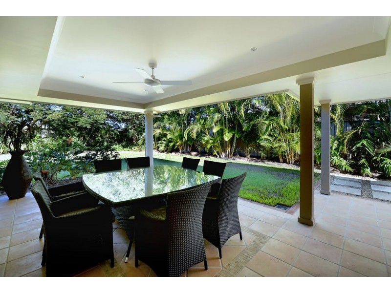 8 Lothian Avenue, Sorrento QLD 4217