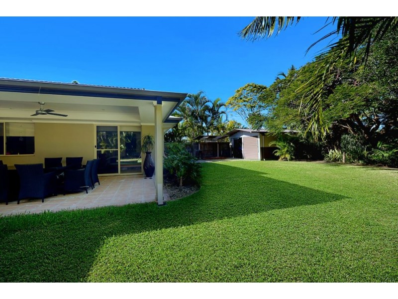 8 Lothian Avenue, Sorrento QLD 4217