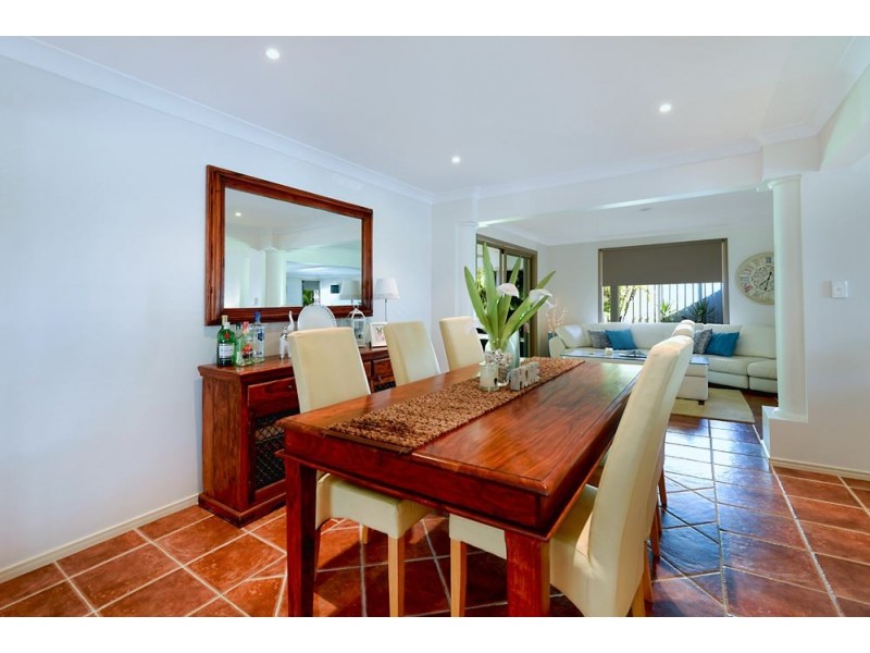 8 Lothian Avenue, Sorrento QLD 4217