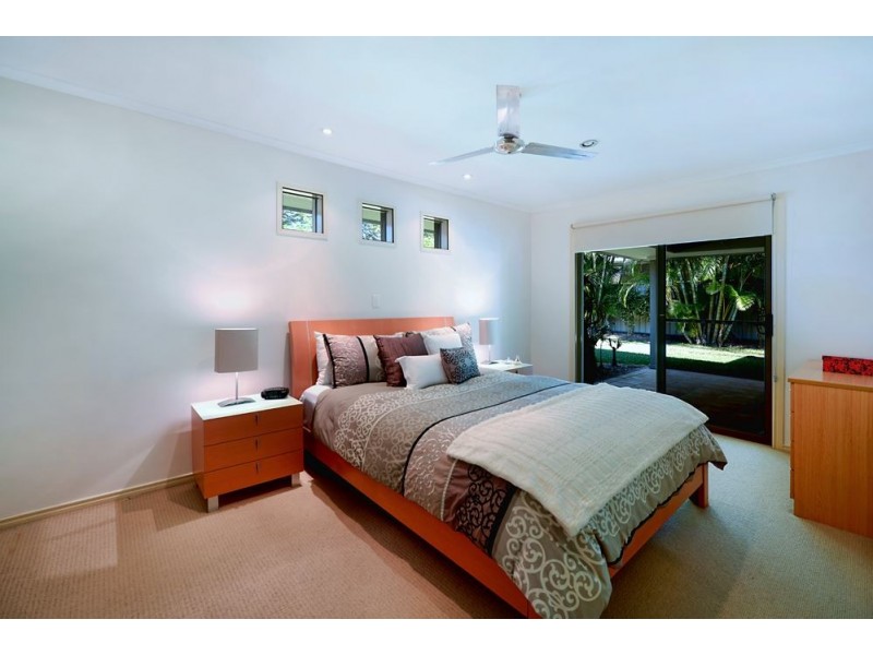 8 Lothian Avenue, Sorrento QLD 4217