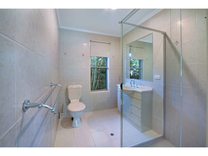 8 Lothian Avenue, Sorrento QLD 4217