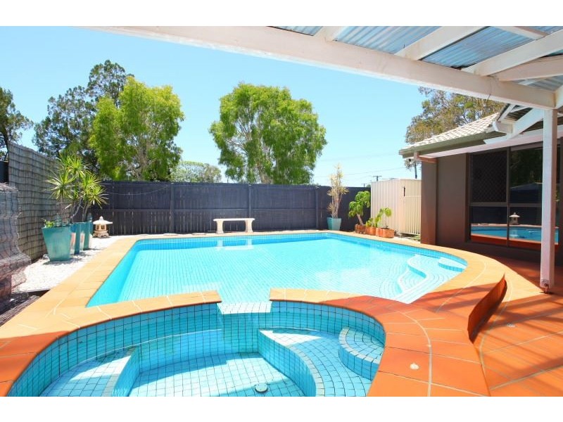 3 Anchorage Way, Biggera Waters QLD 4216