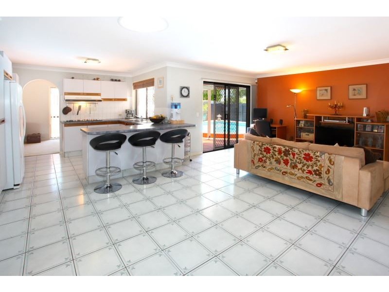 3 Anchorage Way, Biggera Waters QLD 4216