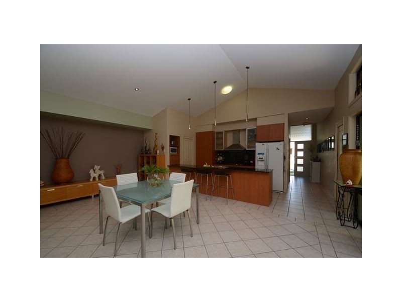 19 Imperia Crescent, Varsity Lakes QLD 4227