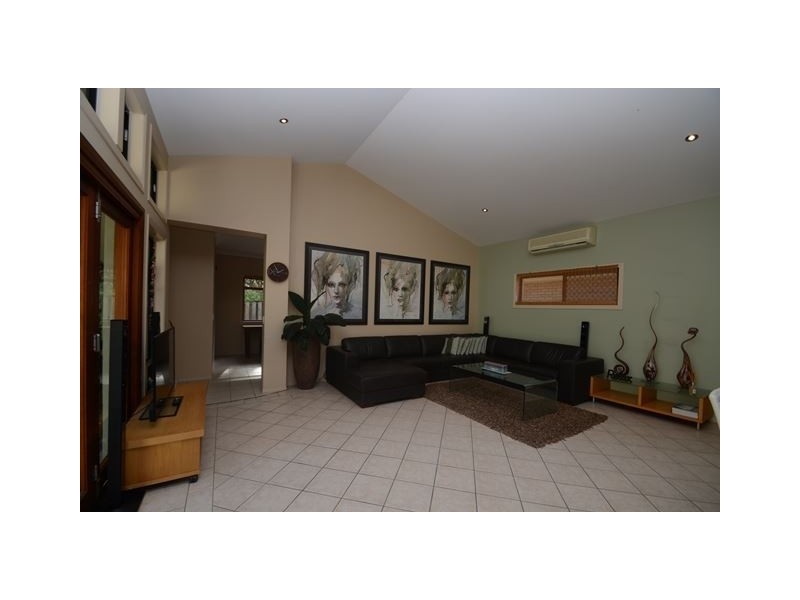 19 Imperia Crescent, Varsity Lakes QLD 4227