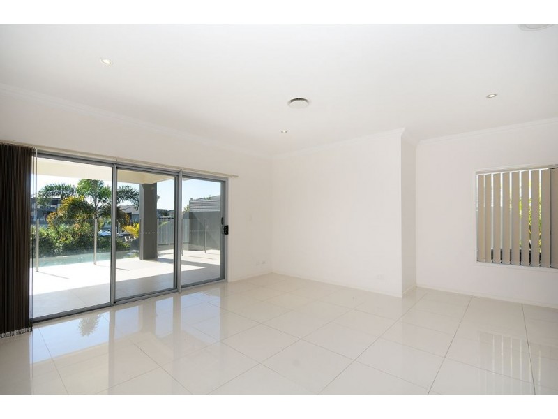 2/29 Compass Drive, Biggera Waters QLD 4216