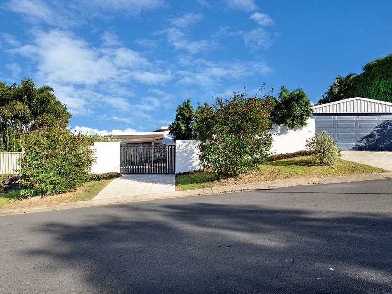 2 Bajada Place, Carrara QLD 4211