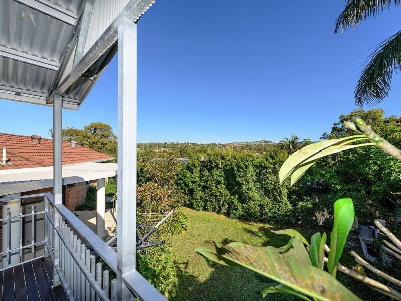 2 Bajada Place, Carrara QLD 4211