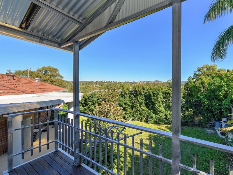 2 Bajada Place, Carrara QLD 4211