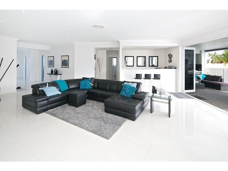 19 North Quay Drive, Biggera Waters QLD 4216