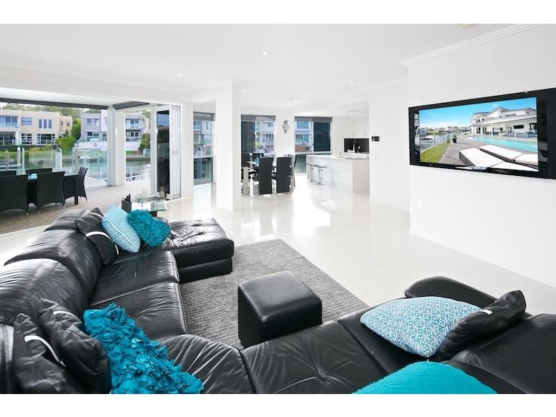 19 North Quay Drive, Biggera Waters QLD 4216