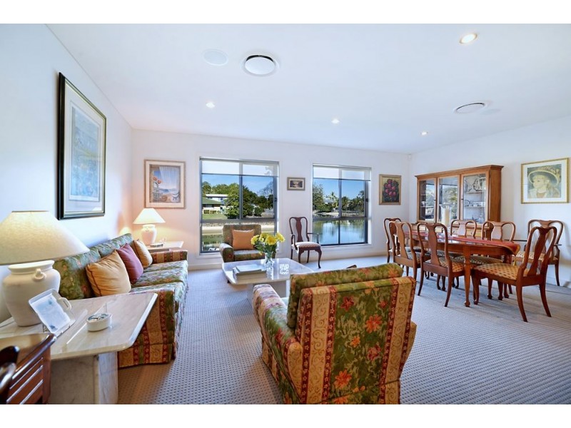 70 Poinciana Boulevard, Broadbeach Waters QLD 4218