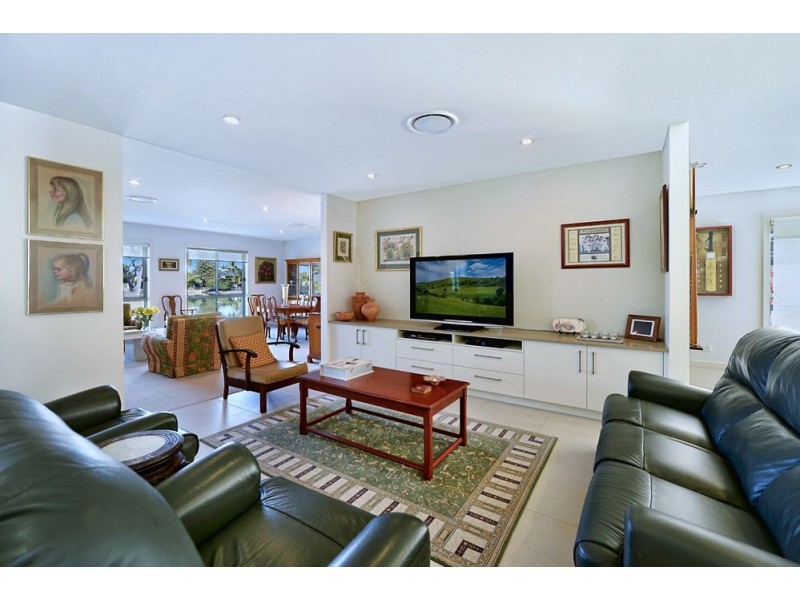 70 Poinciana Boulevard, Broadbeach Waters QLD 4218