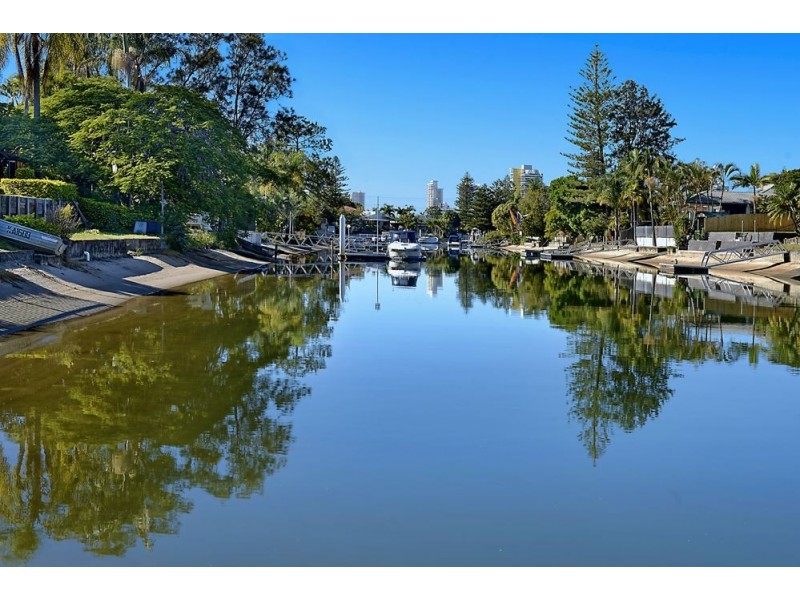 70 Poinciana Boulevard, Broadbeach Waters QLD 4218