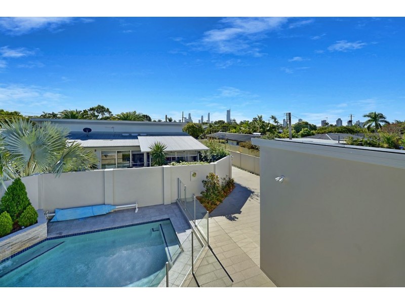 70 Poinciana Boulevard, Broadbeach Waters QLD 4218