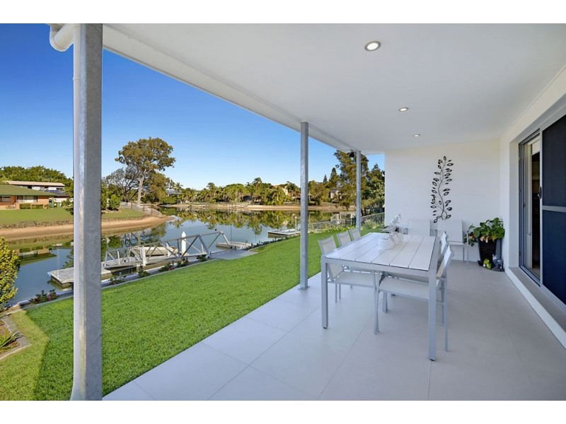 70 Poinciana Boulevard, Broadbeach Waters QLD 4218