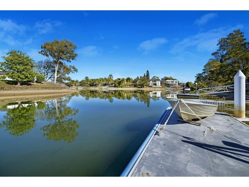 70 Poinciana Boulevard, Broadbeach Waters QLD 4218
