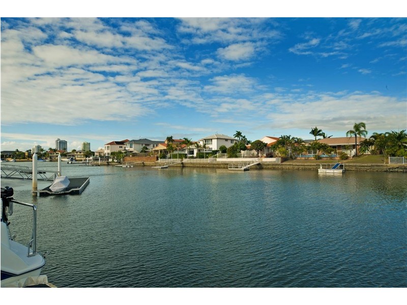 135 Pebble Beach Drive, Runaway Bay QLD 4216