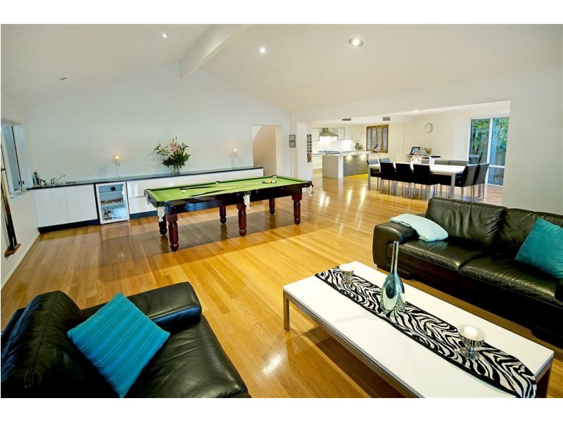 135 Pebble Beach Drive, Runaway Bay QLD 4216