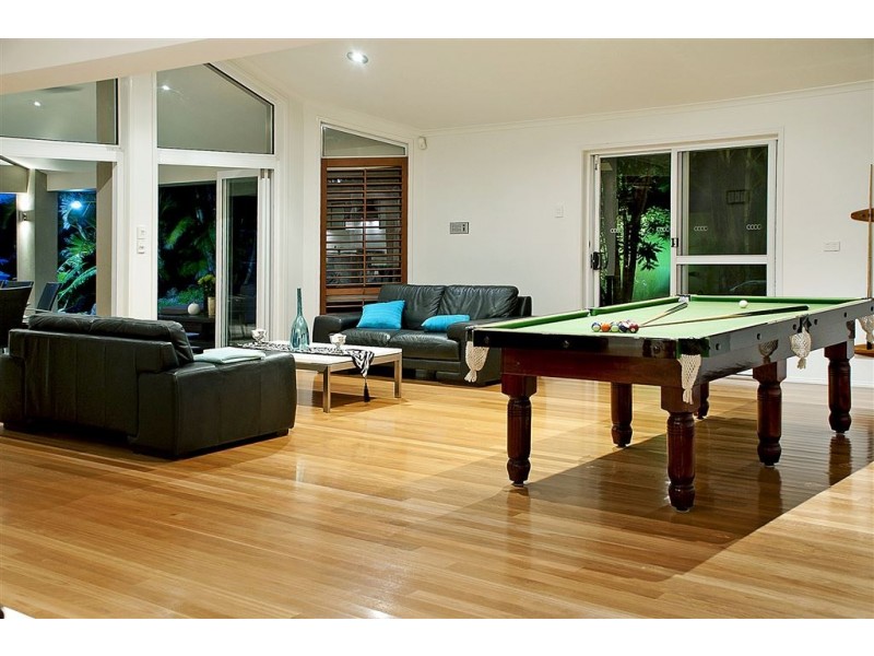 135 Pebble Beach Drive, Runaway Bay QLD 4216