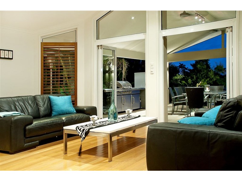 135 Pebble Beach Drive, Runaway Bay QLD 4216