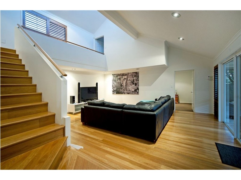 135 Pebble Beach Drive, Runaway Bay QLD 4216