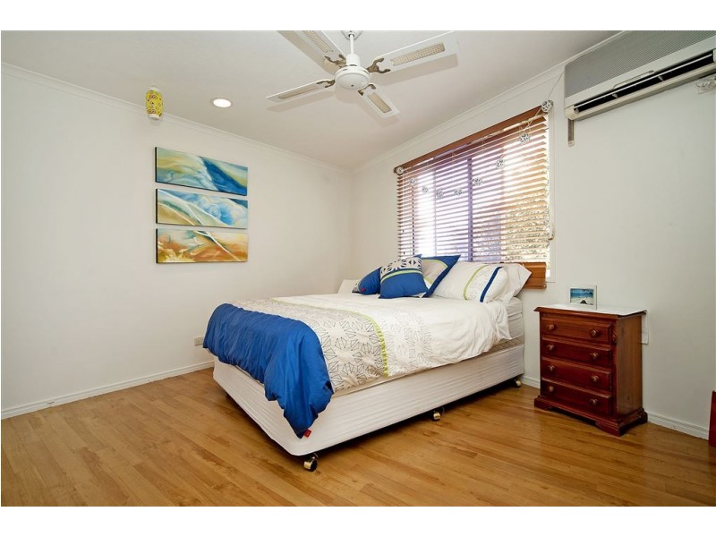 135 Pebble Beach Drive, Runaway Bay QLD 4216