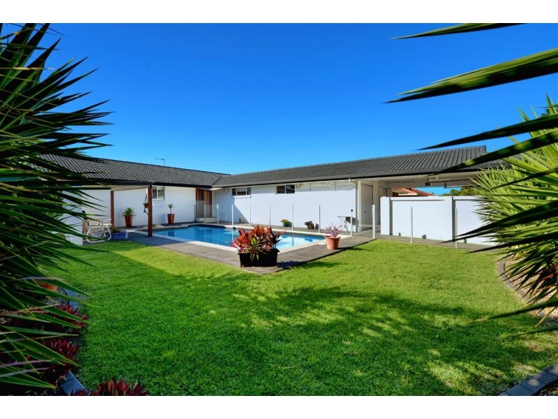 12 Cypress Drive, Broadbeach Waters QLD 4218