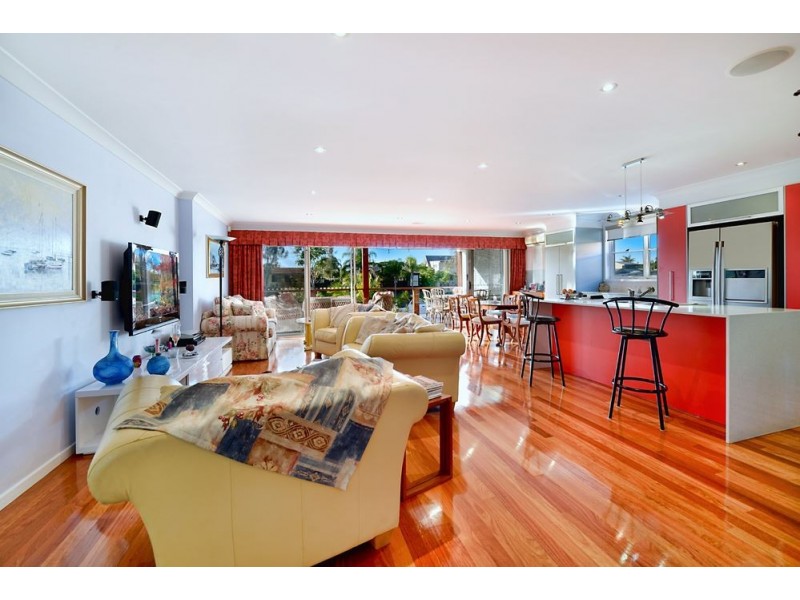 12 Cypress Drive, Broadbeach Waters QLD 4218
