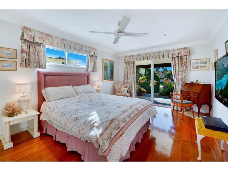 12 Cypress Drive, Broadbeach Waters QLD 4218