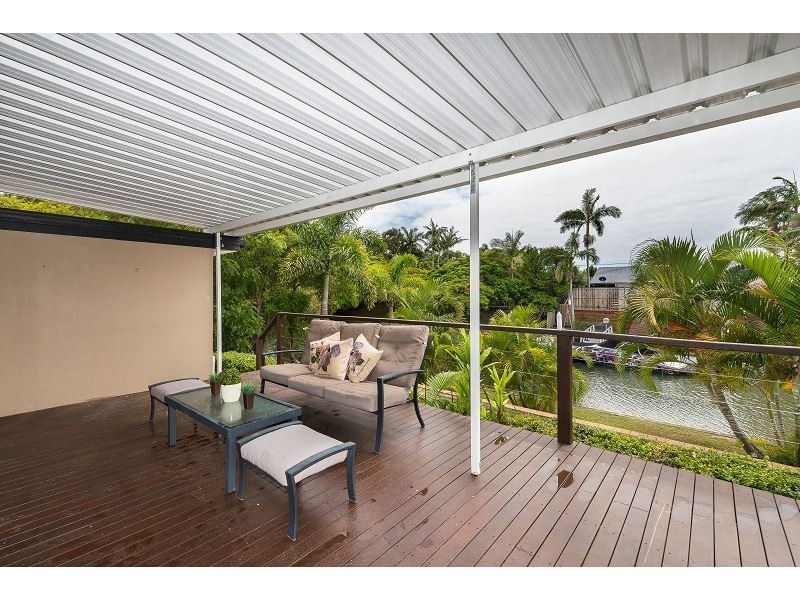 55 Poinciana Blvd, Broadbeach Waters QLD 4218