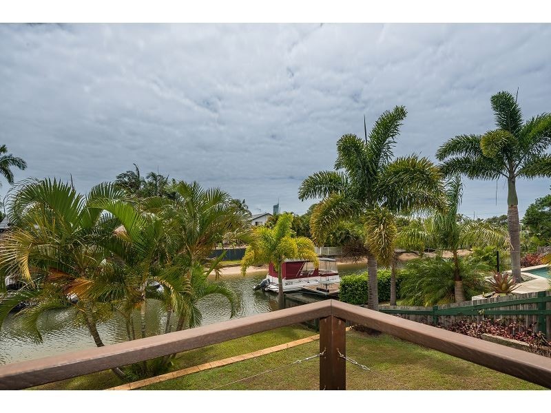 55 Poinciana Blvd, Broadbeach Waters QLD 4218