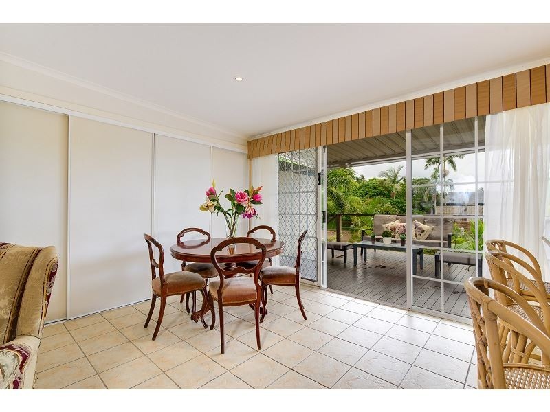 55 Poinciana Blvd, Broadbeach Waters QLD 4218