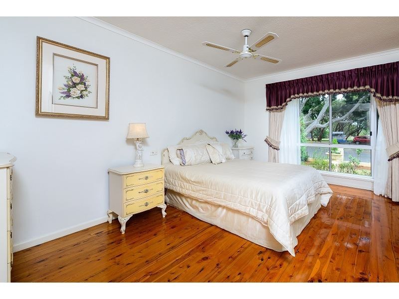 55 Poinciana Blvd, Broadbeach Waters QLD 4218