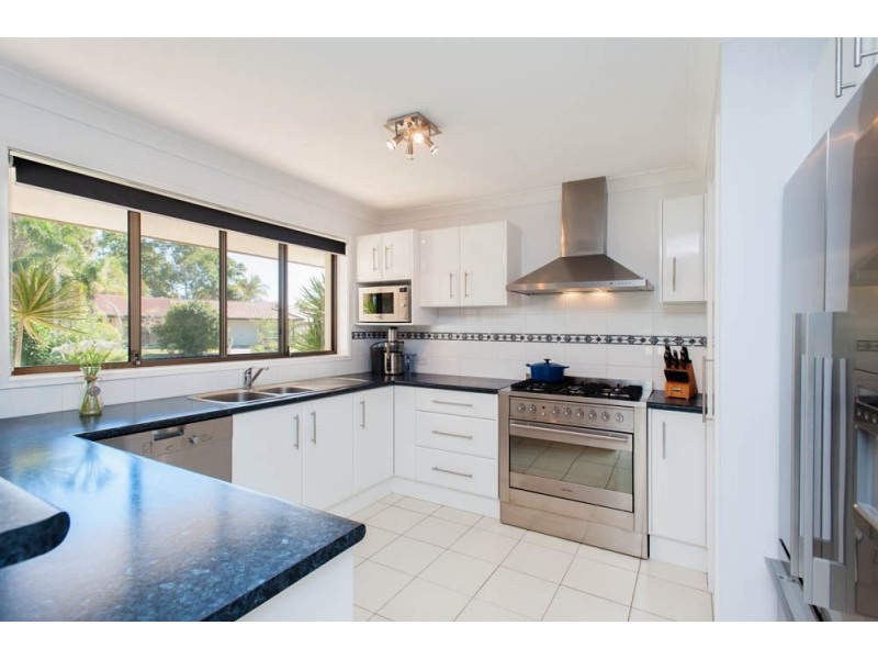 28 Sundown Drive, Paradise Point QLD 4216