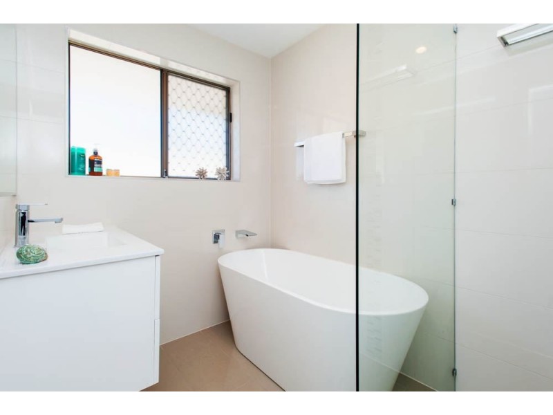 28 Sundown Drive, Paradise Point QLD 4216