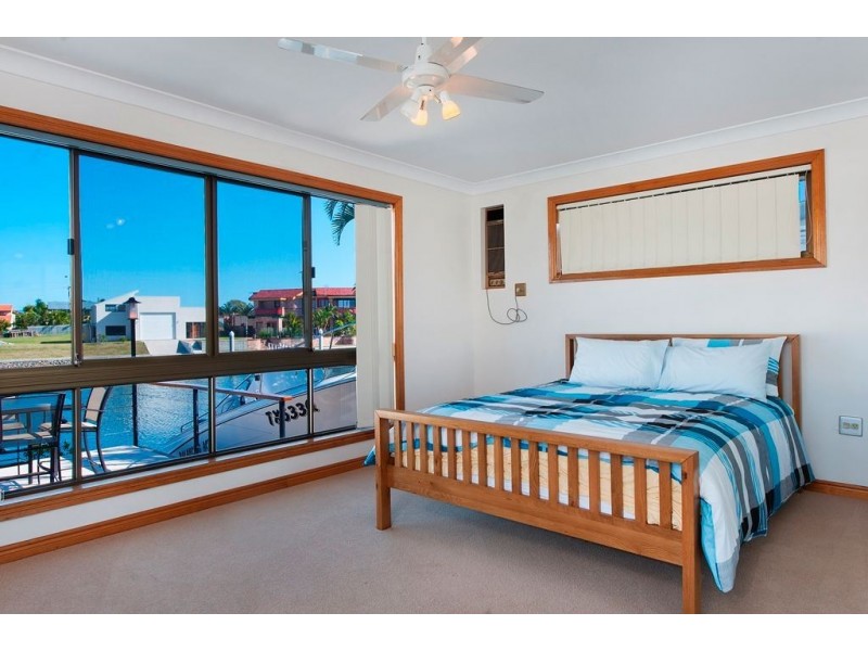 32 Daru Avenue, Runaway Bay QLD 4216