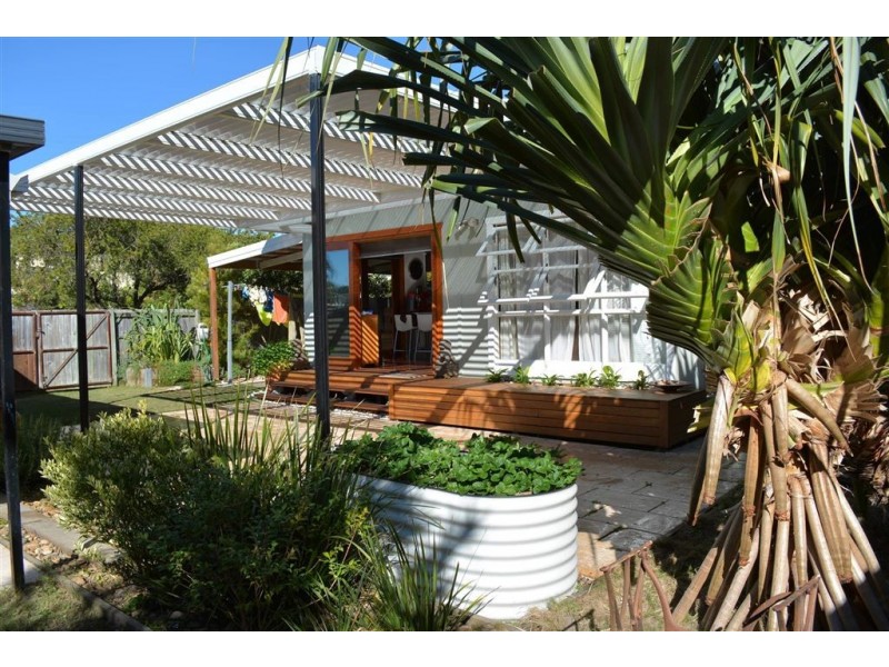 25 Bellevue Parade, Labrador QLD 4215