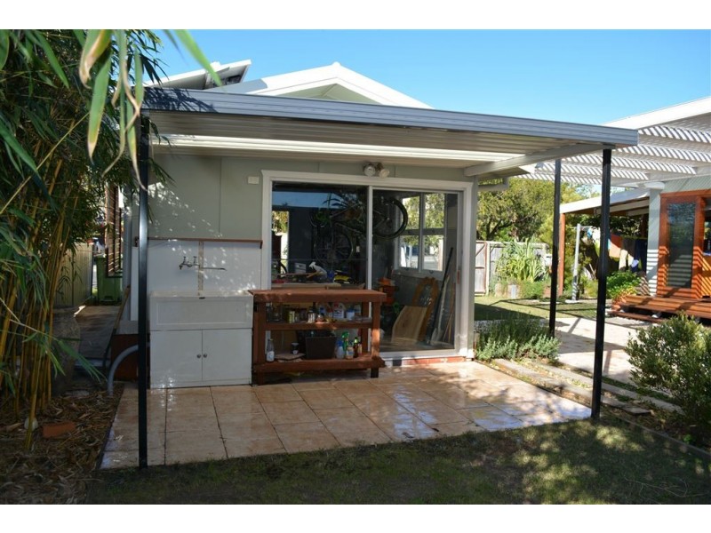 25 Bellevue Parade, Labrador QLD 4215
