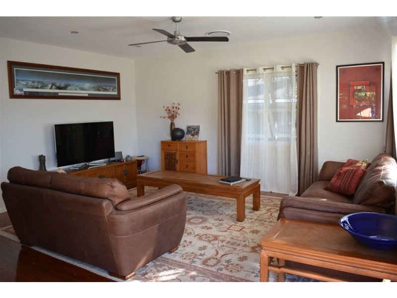 25 Bellevue Parade, Labrador QLD 4215