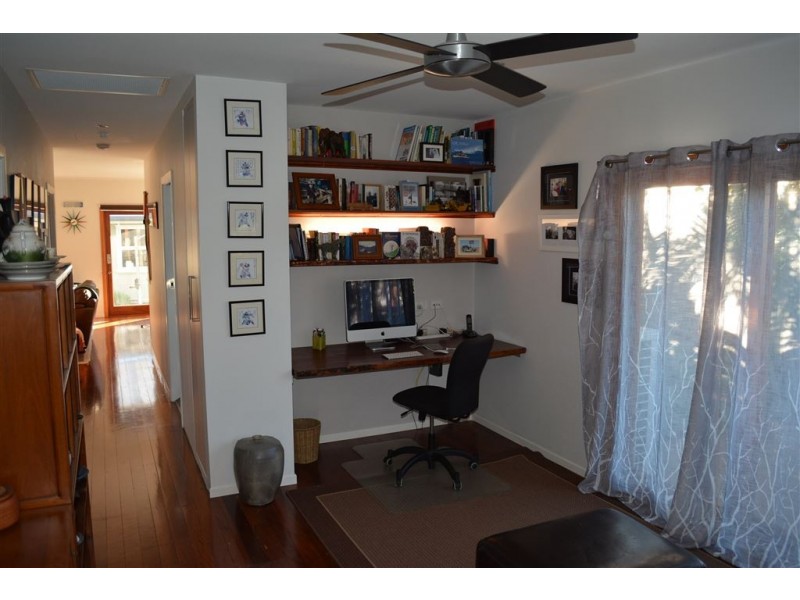 25 Bellevue Parade, Labrador QLD 4215