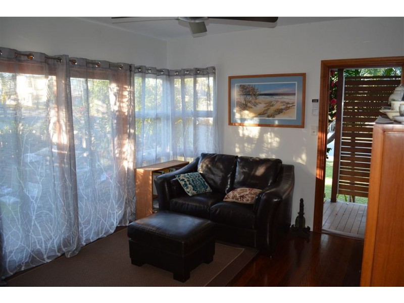 25 Bellevue Parade, Labrador QLD 4215