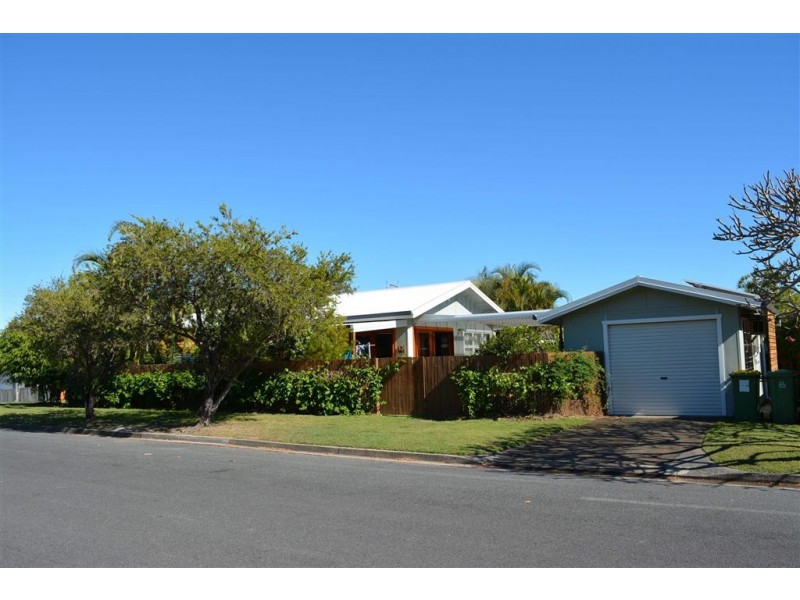 25 Bellevue Parade, Labrador QLD 4215