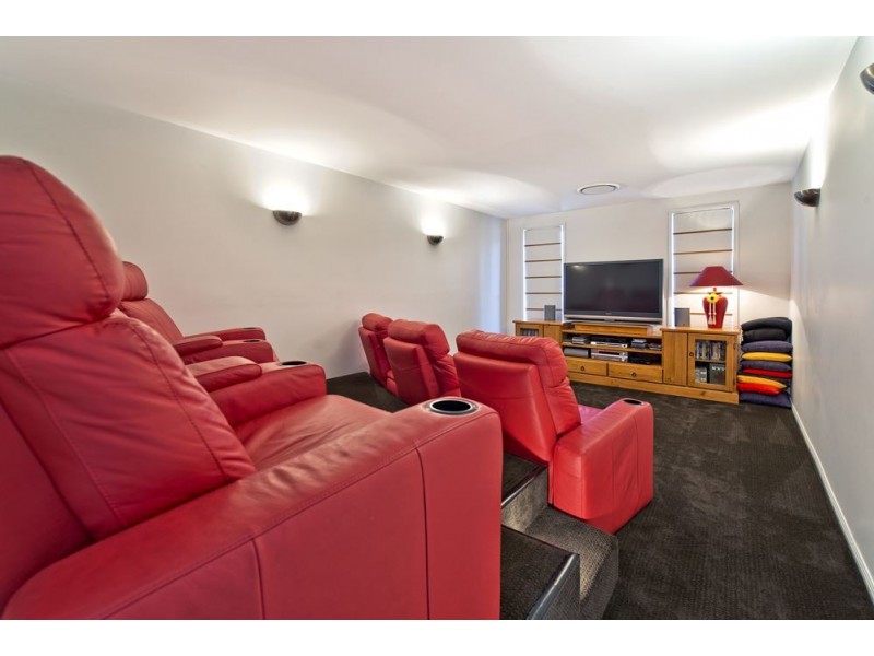 20 Namatjira Court, Broadbeach Waters QLD 4218