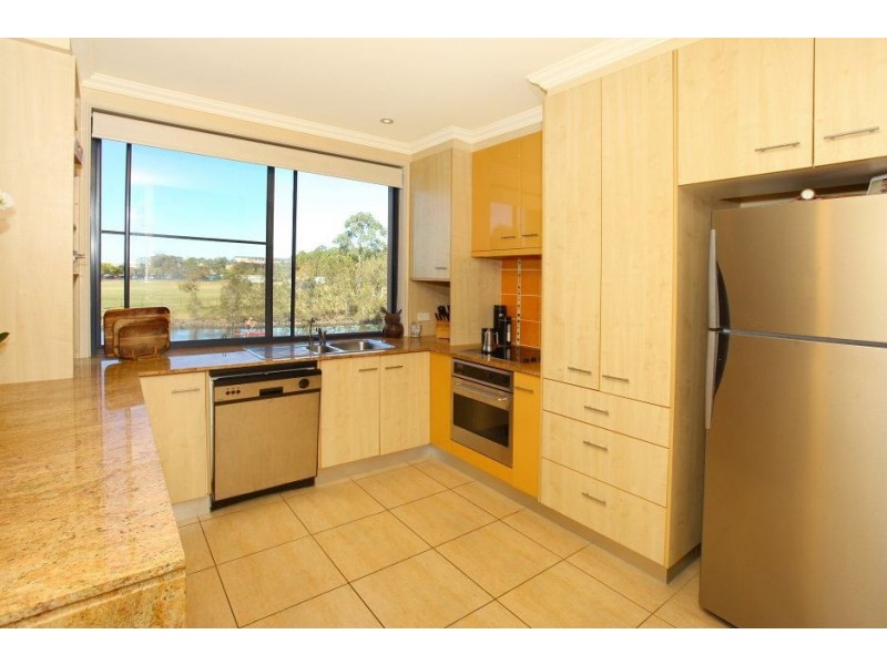24/4 University Drive, Robina QLD 4226