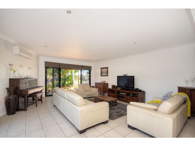 2/5 Pheasant Court, Miami QLD 4220
