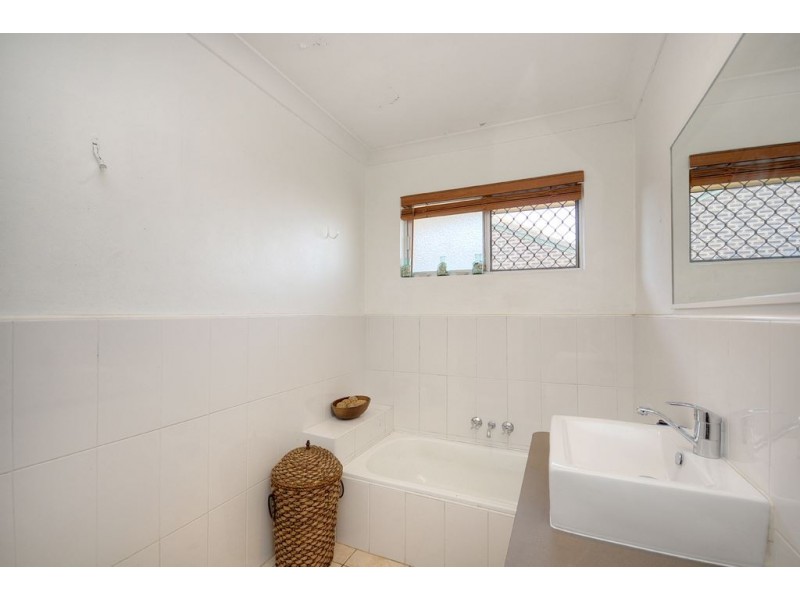 2/5 Pheasant Court, Miami QLD 4220