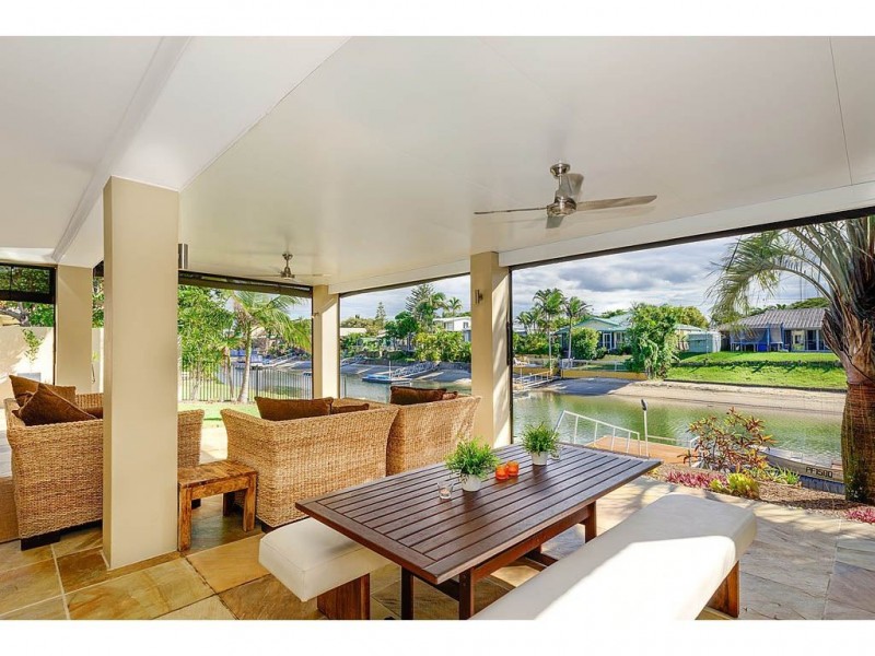 11 Summerland Key, Broadbeach Waters QLD 4218